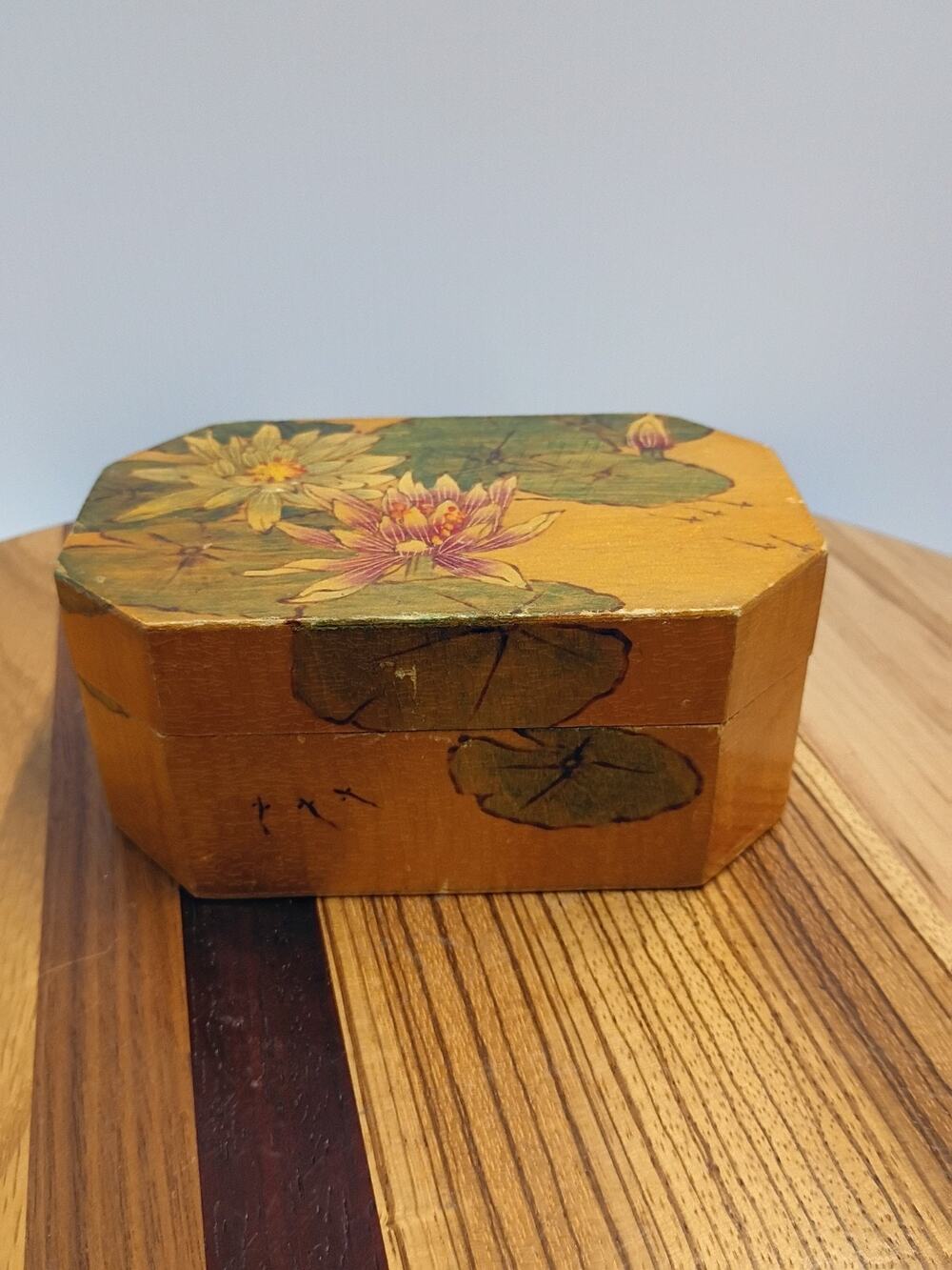 Vintage Chinese People's Republic of China Wood Trinket box flower leaves